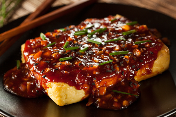 Healthy Organic Grilled Tofu with Spicy Garlic Sauce