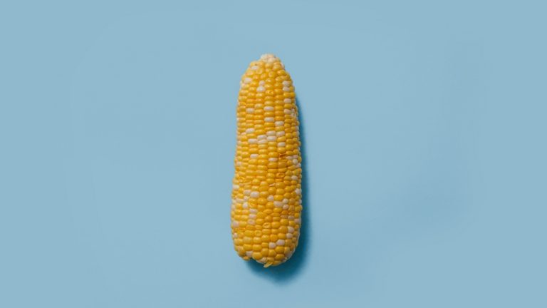 Corn on the Cob Calories: Nutrition Facts & More - Happy Dieter