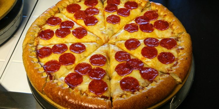 How Many Calories Are in a Slice of Pizza