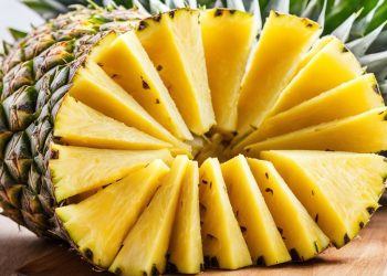 How to Cut a Pineapple into Chunks|How to cut a pineapple into chunks|Selecting and Storing Pineapple