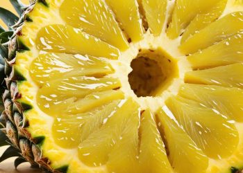 How to Cut a Pineapple with a Knife|How to cut a pineapple with a knife|remove pineapple skin